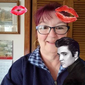 Meet your Posher, Roxanne